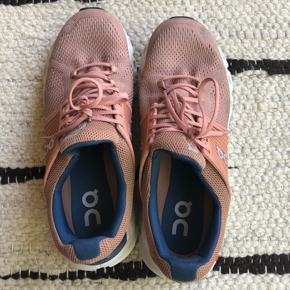 EUC On Cloud Running Shoes sz 9.5